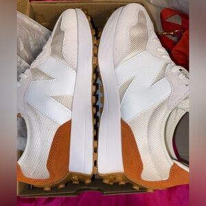 🎉BRAND NEW (IN BOX) NEW BALANCE WOMENS!🎉SOLD!!!!